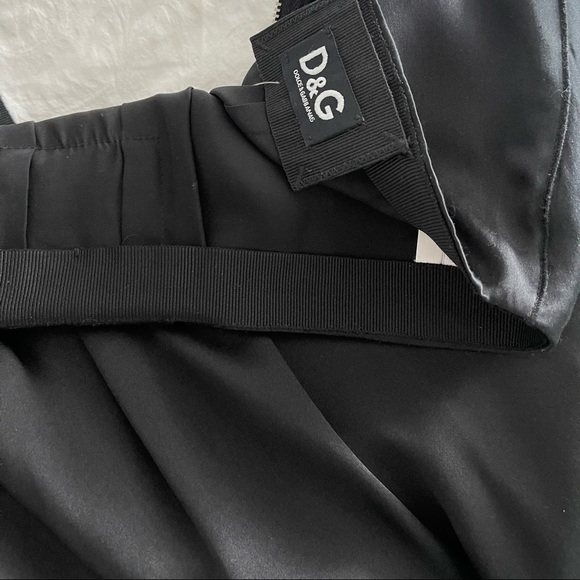 Knee length silk D&G dress- color black as good as new! Size S - Picture 2 of 4